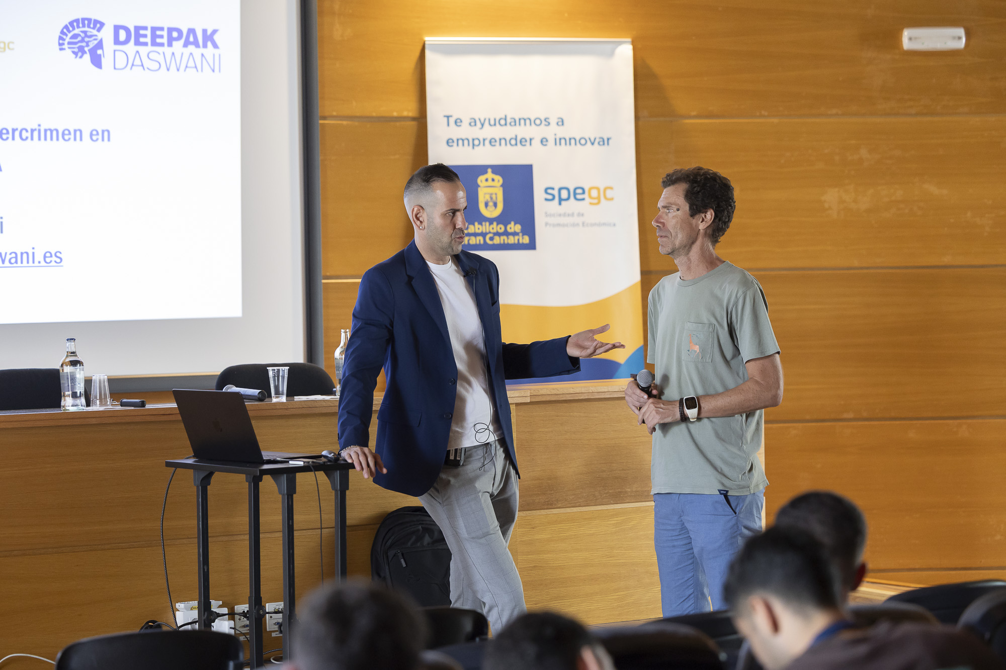 Imagen Deepak Daswani y Director de la EII 
