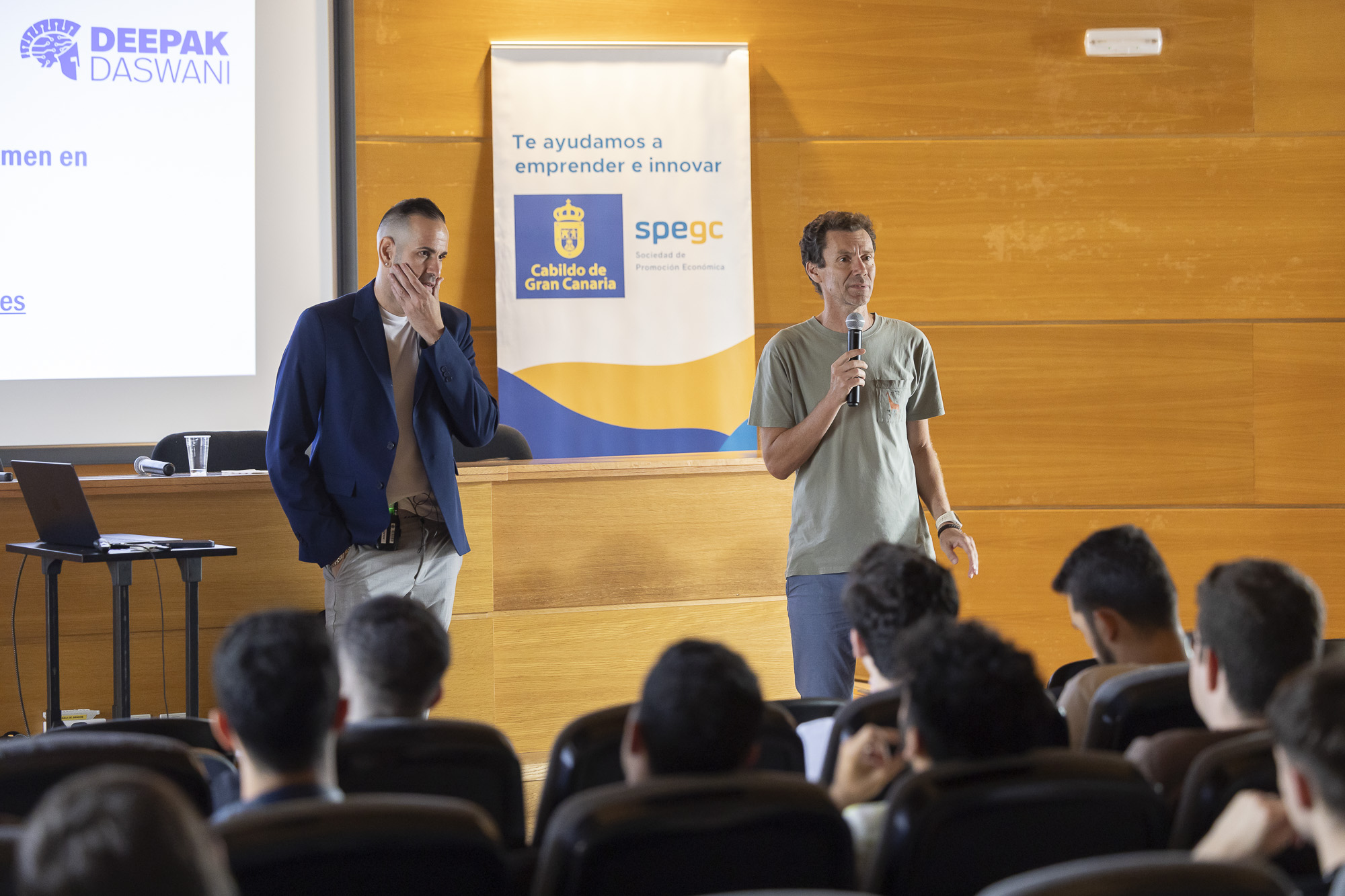 Imagen Deepak Daswani y Director de la EII 