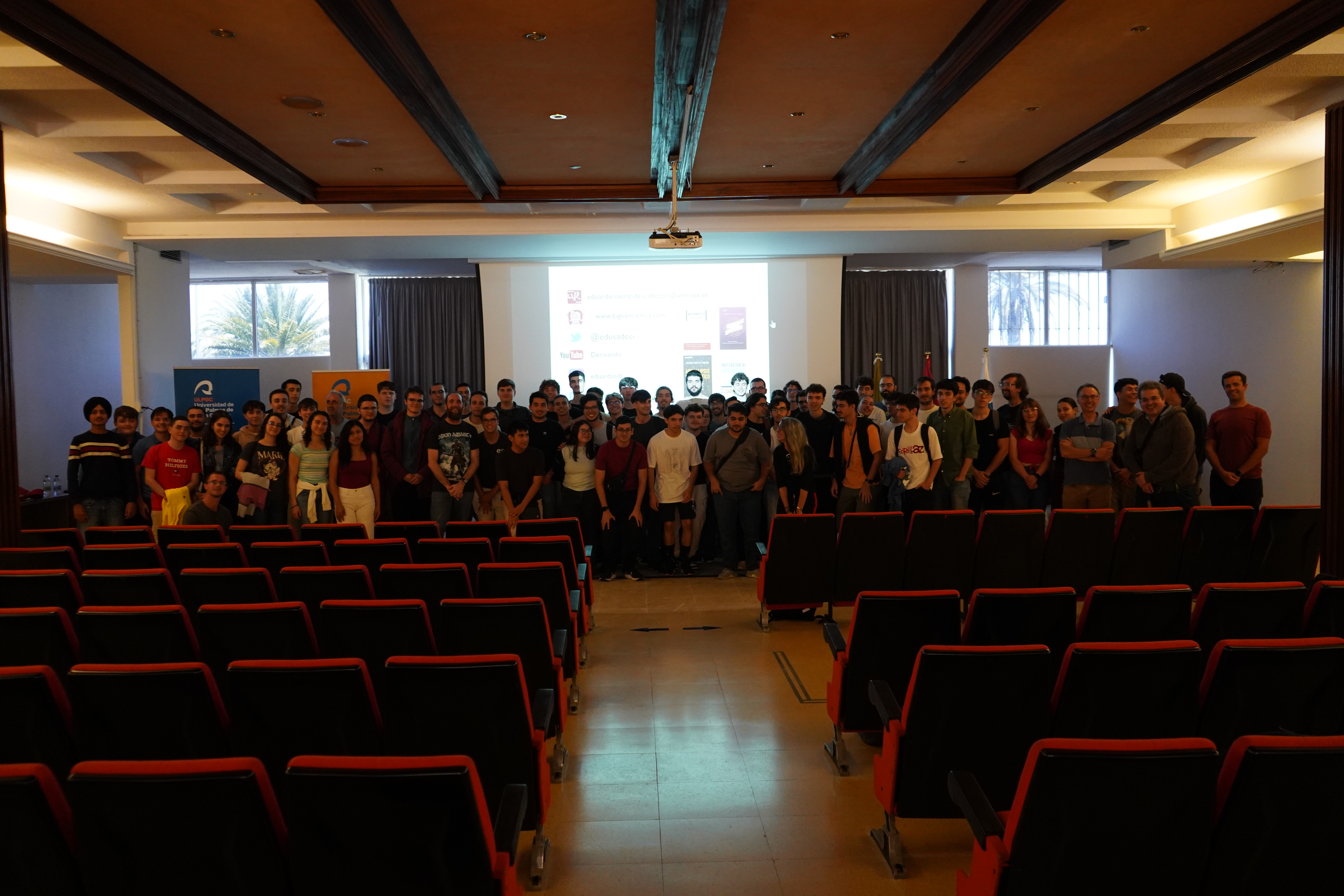 Imagen de la charla de Eduardo Sáenz de Cabezón