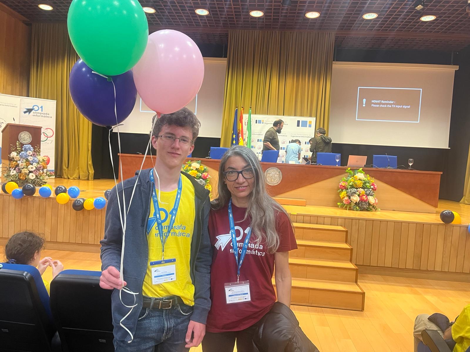 Momentos de la participación de Iván en la Olimpiada Informática Nacional de 2024