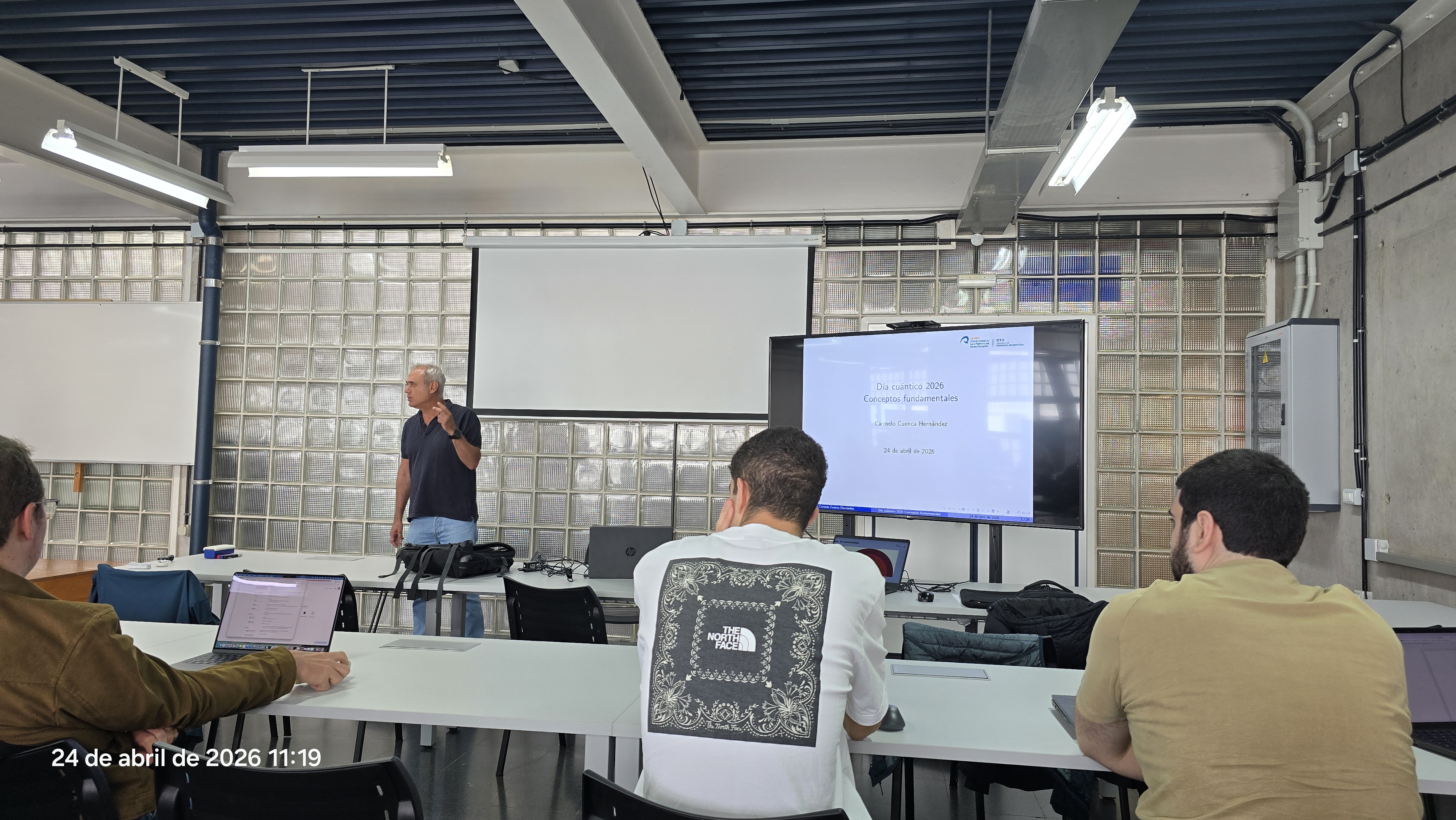 Momento de la Master Class por el día de la Computación Cuántica