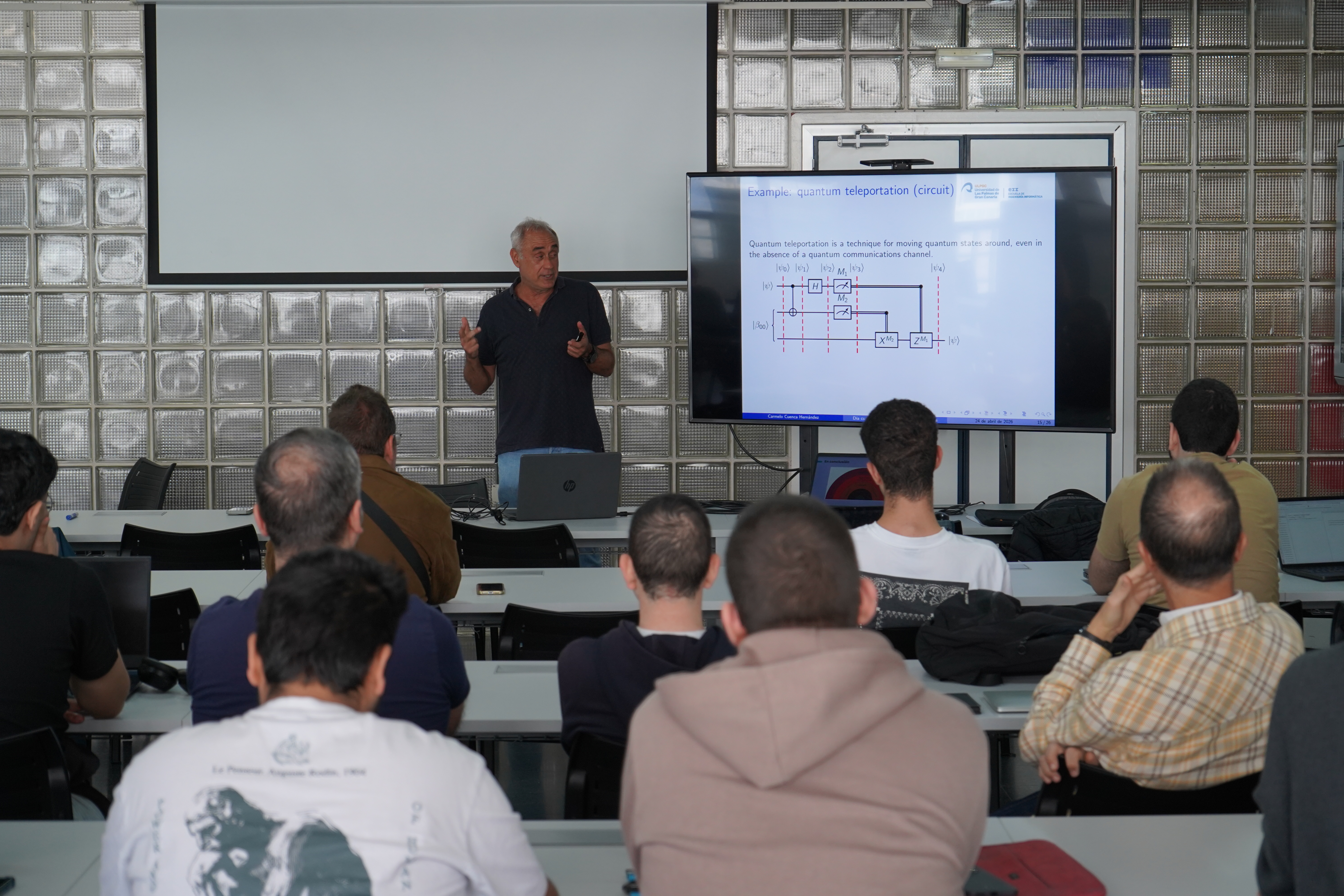 Momento de la Master Class por el día de la Computación Cuántica