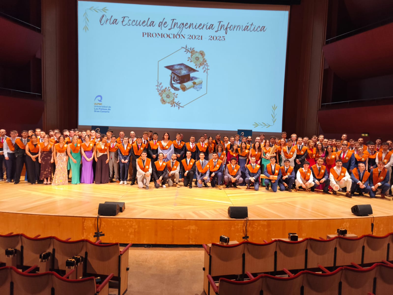 Instantánea de la ceremenia de entrega de orlas de la promoción 2024/2025