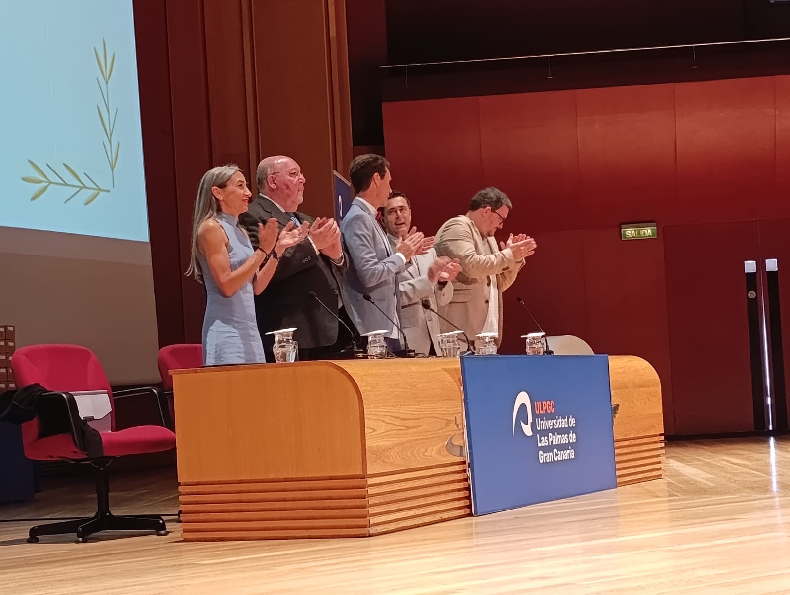 Instantánea de la ceremenia de entrega de orlas de la promoción 2024/2025