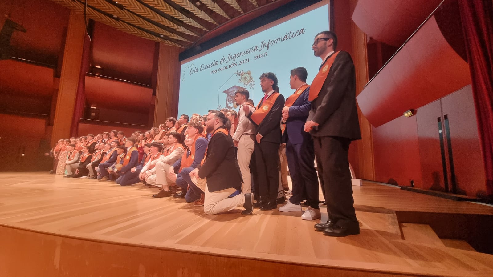 Instantánea de la ceremenia de entrega de orlas de la promoción 2024/2025