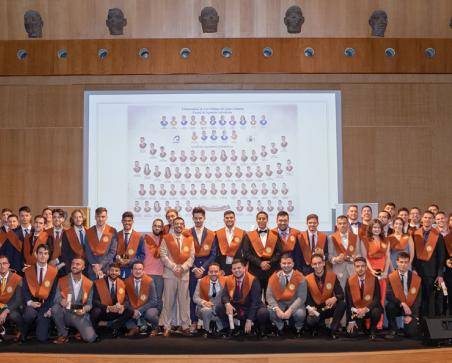 Fotografía de Juan León Torres con los participantes a la ceremonia.