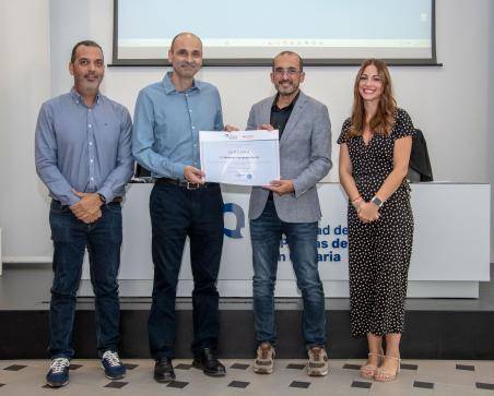 Imagen decorativa de la entrega del 1º premio del concurso santander-ullpgc de buenas prácticas